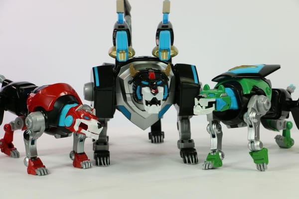 SDCC 2018: Voltron Legendary Defender Hyper-Phase Gift Set Announced